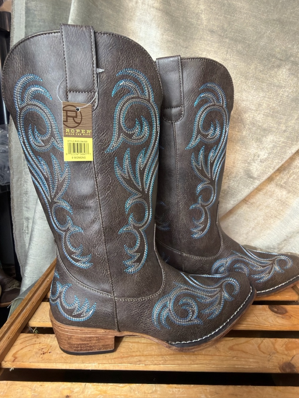 Roper *NEW* Riley Brown Western Boots w/Blue Embroidery. Size Women's 9